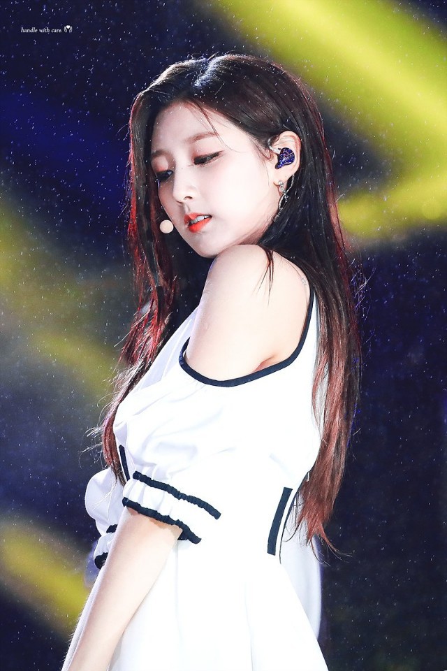 [러블리즈] 목요일 퇴근시간까지만 잘 버티자는 마음에서 예인이 | 인스티즈