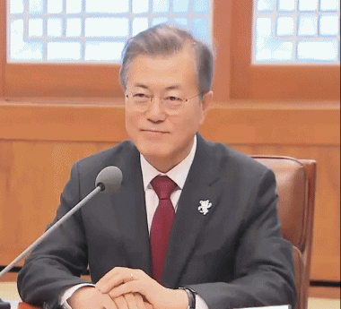 정상회담에서 넘 스윗하게 바라보시는 문재인 대통령.gif | 인스티즈